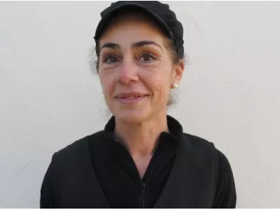 Ingrid: Mitarbeiterin, wähle und sortiere die Orangen