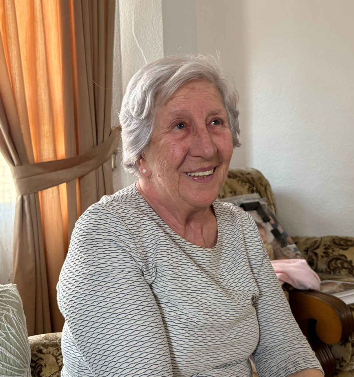 Mari in ihren Orangenhainen